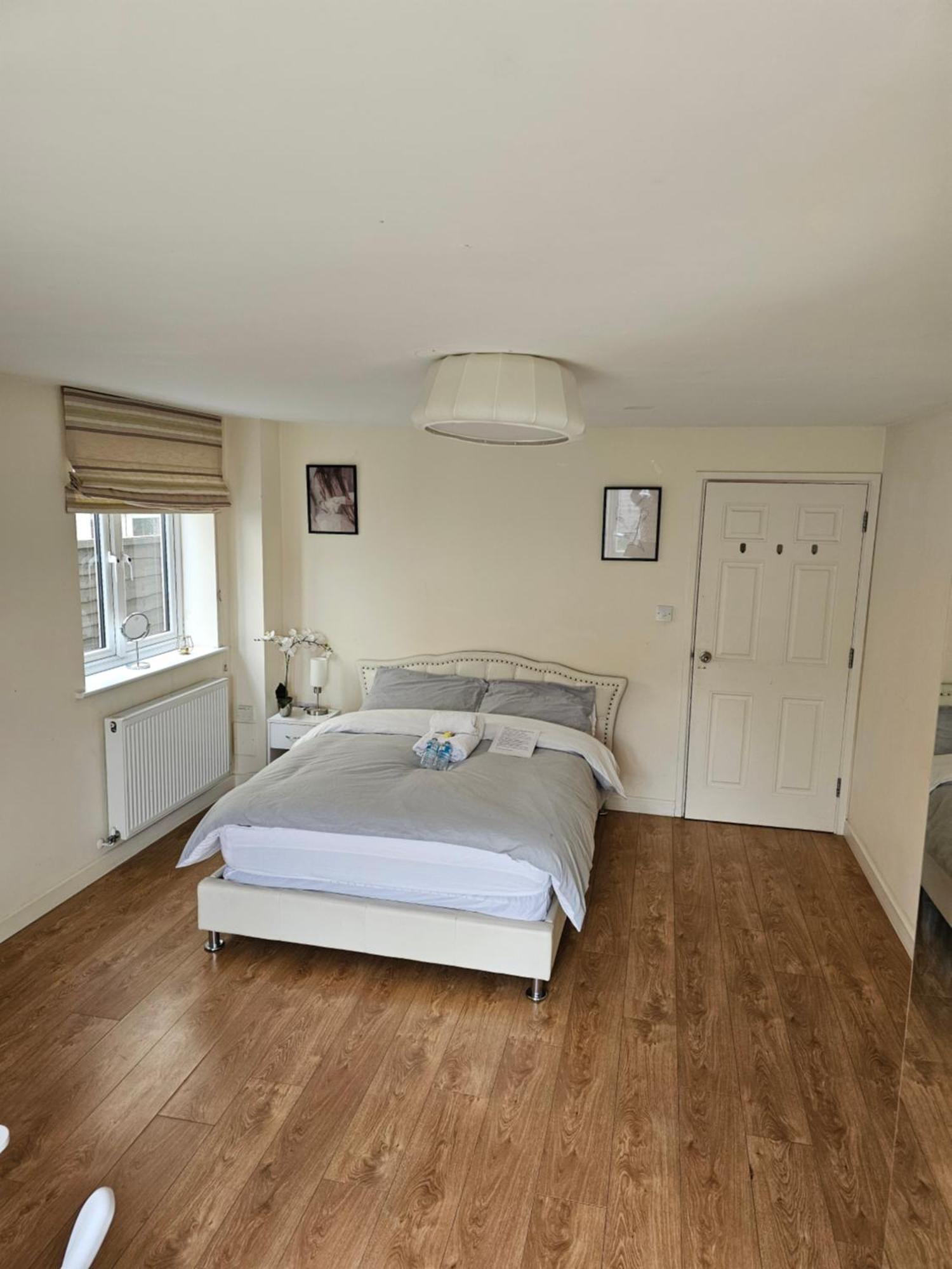 Extra Large Bedroom Dartford Bagian luar foto