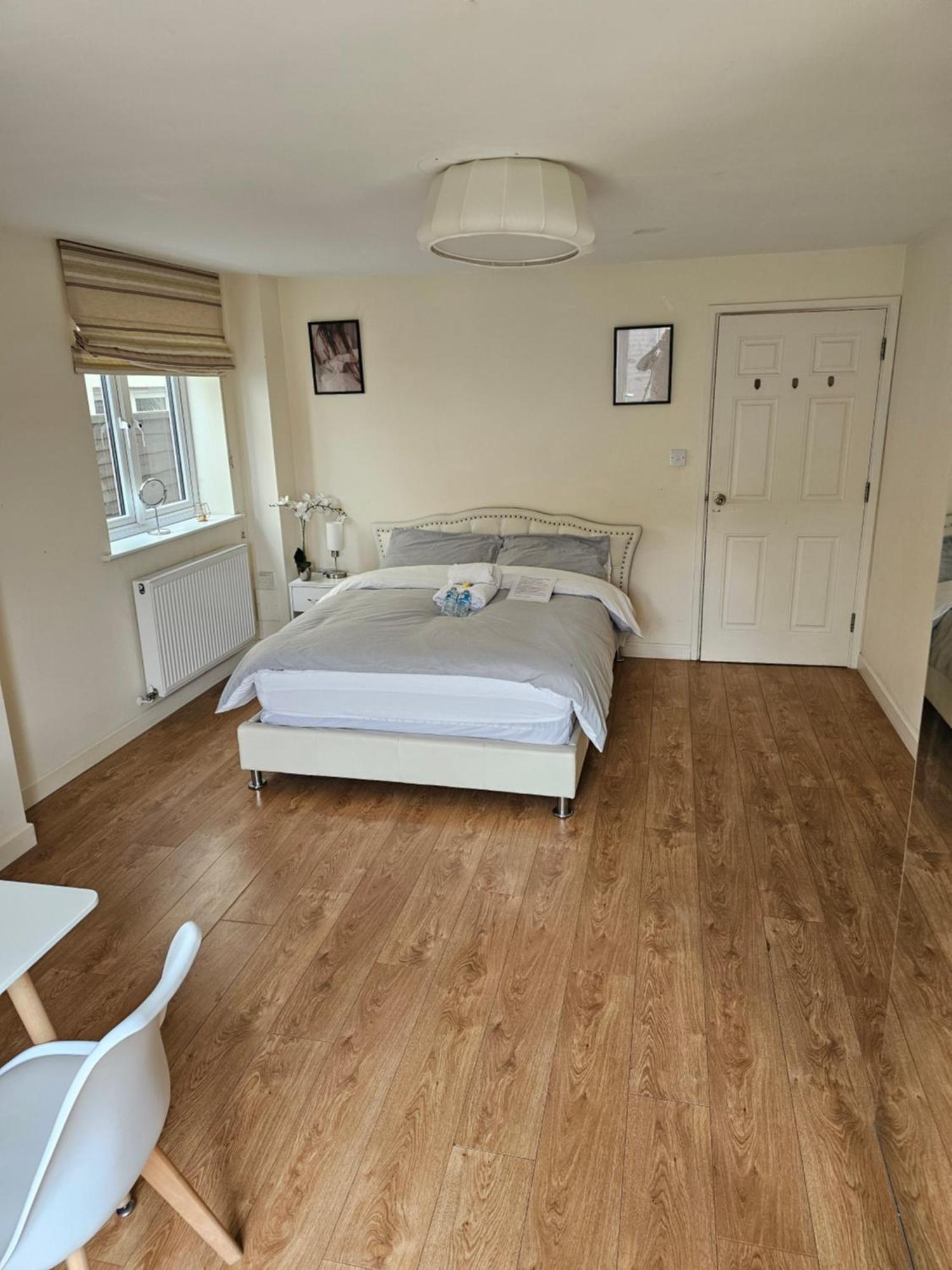 Extra Large Bedroom Dartford Bagian luar foto